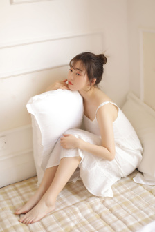 四个老头玩个女子奶头